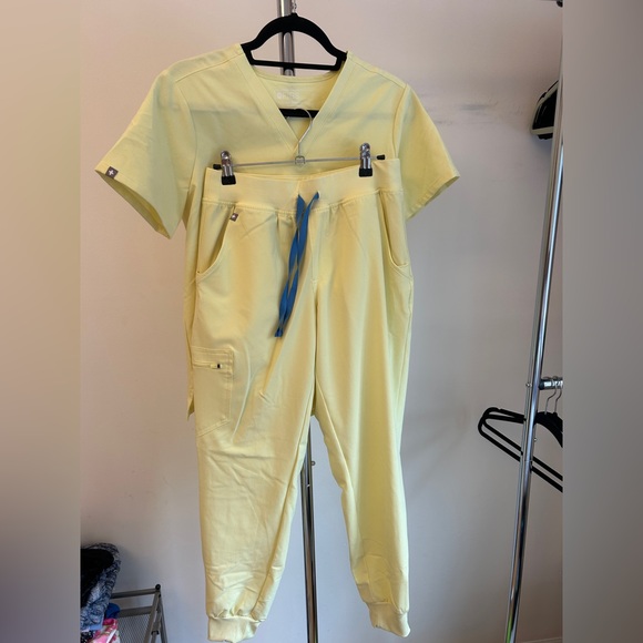 Figs Pants - Figs Yellow Women's Track Pants & Jogger Set